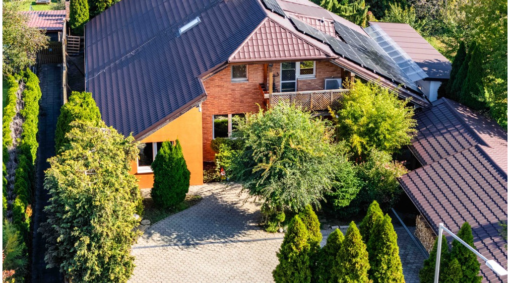 PREDAJ RODINNÝ DOM S BAZÉNOM A PRIESTOROM NA PODNIKANIE