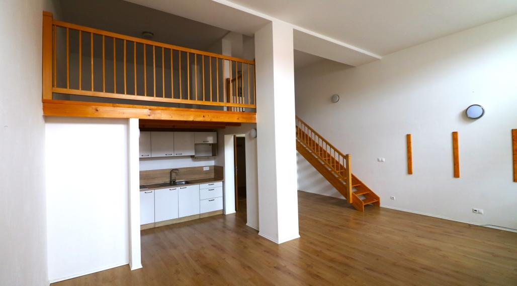 Prenájom veľkého 2 - izbového mezonetového bytu Bytčická ulica