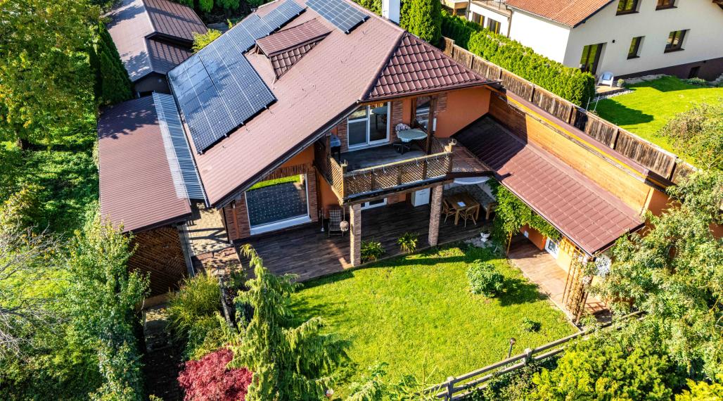 PREDAJ RODINNÝ DOM S BAZÉNOM A PRIESTOROM NA PODNIKANIE + DOHODA