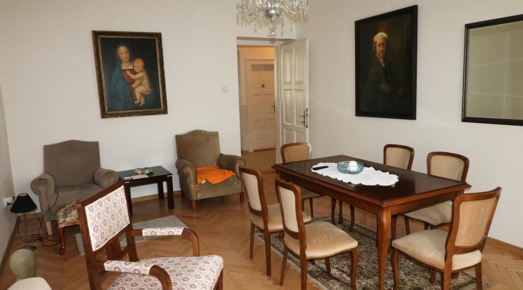 PREDAJ VEĽKÝ 2,5 IZBOVÝ STAROMESTSKÝ BYT CENTRUM MESTA