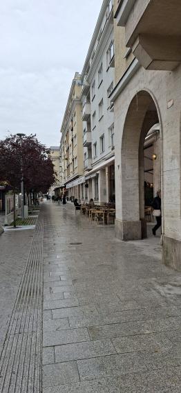 PREDAJ 2 - IZBOVÝ TEHLOVÝ BYT BULVÁR S LOGGIOU A BALKÓNOM