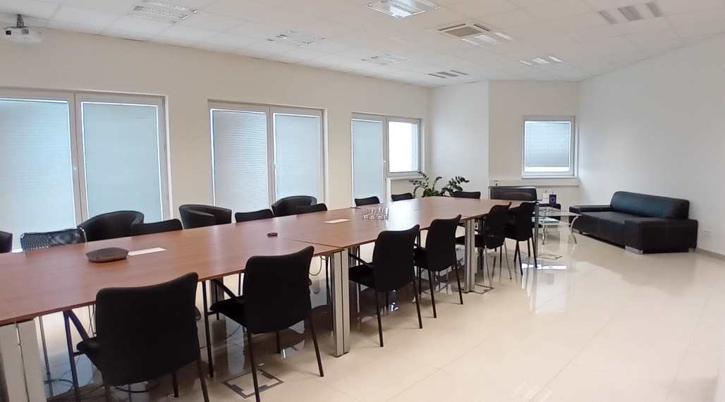 Prenájom kancelária 92,5m2 s kuchynkou, parking, Veľký diel
