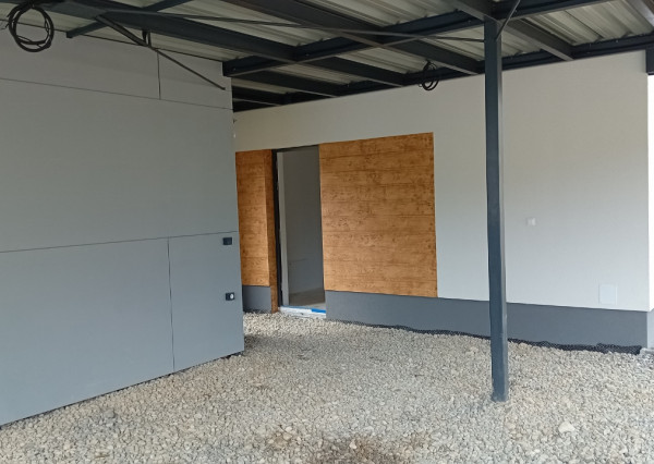 Predaj skolaudovaný 4-izbový rodinný dom RD04 s prístreškom pre 2 vozidlá v obci Varín
