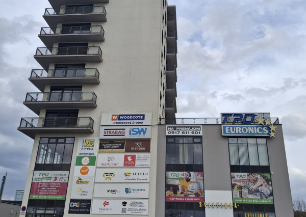 PRENÁJOM OBCHODNÉHO PRIESTORU NA PRÍZEMÍ V LIVING CENTRE