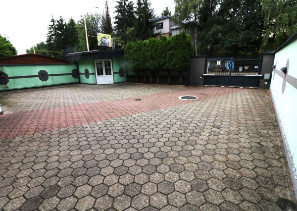 PREDAJ POLYFUNKČNÁ VILA V BLÍZKOM CENTRE MESTA