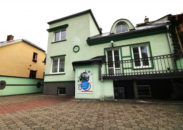 PREDAJ POLYFUNKČNÁ VILA V BLÍZKOM CENTRE MESTA