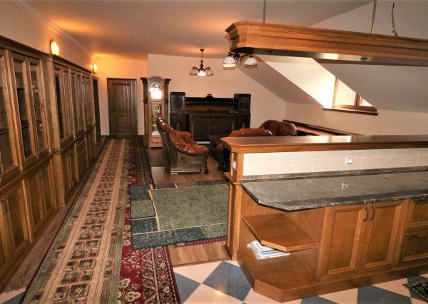 PREDAJ 3 - IZBOVÝ BYT V CENTRE MESTA S PARKOVANÍM