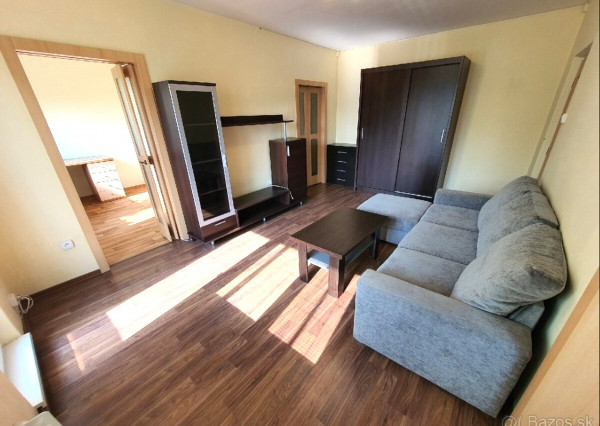 PREDAJ 3 - IZBOVÝ BYT  S BALKÓNOM HLINY 7