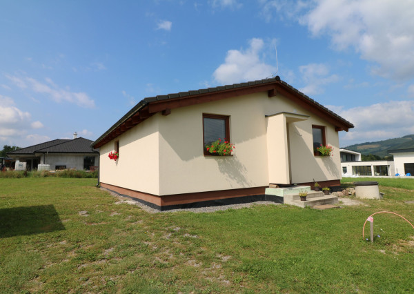NOVOSTAVBA BUNGlALOVU KRASŃANY