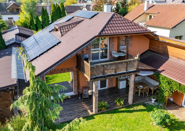 PREDAJ RODINNÝ DOM S BAZÉNOM A PRIESTOROM NA PODNIKANIE