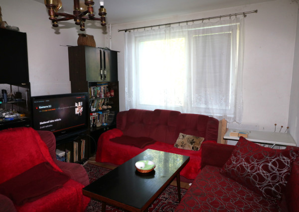 PREDAJ 3 - IZBOVÝ BYT S LOOGIOU A BALKÓNOM VLČINCE