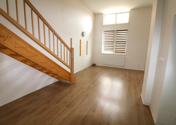 Prenájom veľkého 2 - izbového mezonetového bytu Bytčická ulica