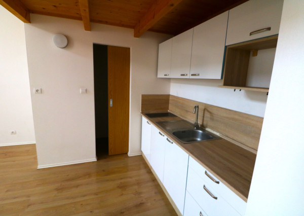 Prenájom veľkého 2 - izbového mezonetového bytu Bytčická ulica