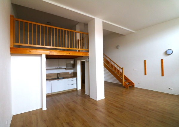 Prenájom veľkého 2 - izbového mezonetového bytu Bytčická ulica