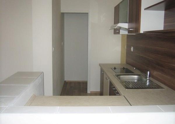 Prenájom veľkého 2 - izbového bytu Bytčická ulica