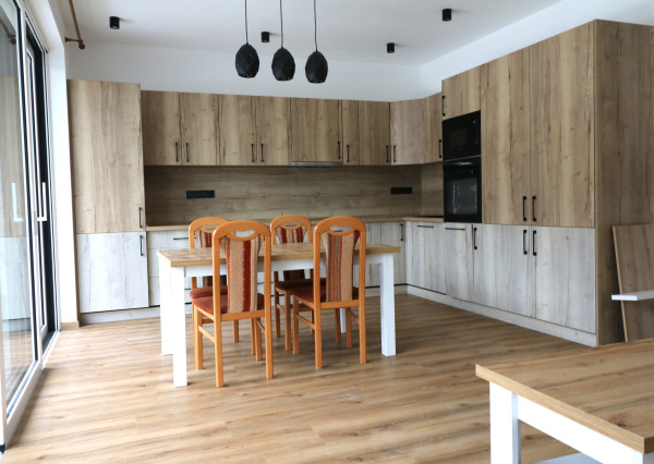 Prenájom 2 - izbový byt Nededza + 2 parkovacie miesta