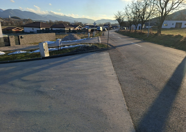 STAVEBNÝ POZEMOK ZBYŇOV