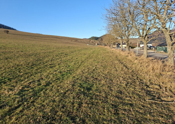 STAVEBNÝ POZEMOK ZBYŇOV