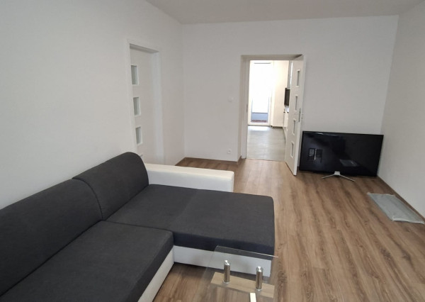 Prenájom 3 - izbového bytu s parkovaním blízko centra mesta