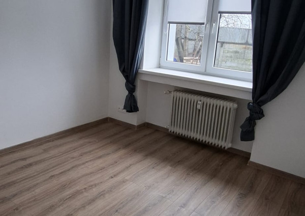 Prenájom 3 - izbového bytu s parkovaním blízko centra mesta