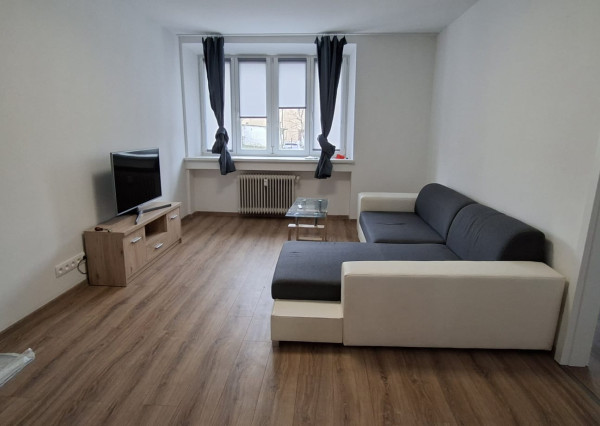 Prenájom 3 - izbového bytu s parkovaním blízko centra mesta