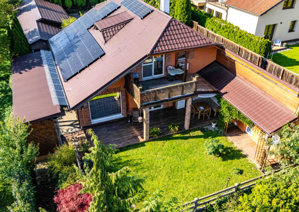 PREDAJ RODINNÝ DOM S BAZÉNOM A PRIESTOROM NA PODNIKANIE + DOHODA