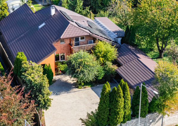 PREDAJ RODINNÝ DOM S BAZÉNOM A PRIESTOROM NA PODNIKANIE