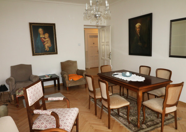 PREDAJ VEĽKÝ 2,5 IZBOVÝ STAROMESTSKÝ BYT CENTRUM MESTA