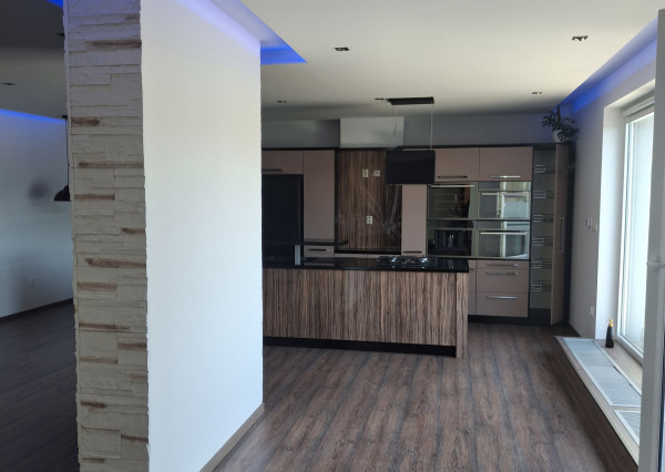 Predaj 4-izbový byt DOMANIŽA  -130 m2 + terasy 44m2