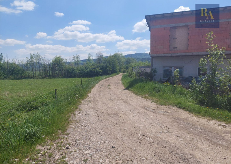 Predaj podielov na pozemkoch Hliník nad Váhom - fotografia 3
