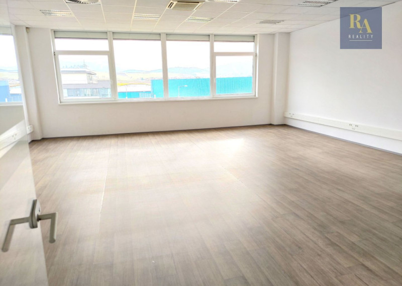 Prenájom kancelárskych priestorov v LIVING CENTRE - fotografia 1