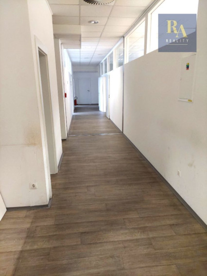 Prenájom kancelárskych priestorov v LIVING CENTRE - fotografia 3