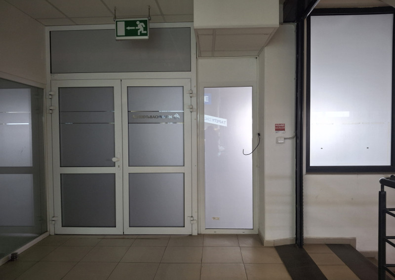 PRENÁJOM OBCHODNÉHO PRIESTORU NA PRÍZEMÍ V LIVING CENTRE - fotografia 1