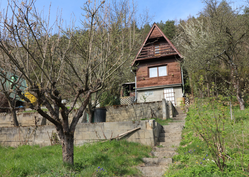 PREDAJ MUROVANEJ ZÁHRADNEJ CHATKY POVAŽSKÝ CHLMEC + DOHODA - fotografia 1