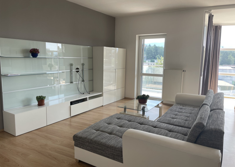 PRENÁJOM 3 - IZBOVÝ BYT S PARKOVANÍM V EURO HOME - fotografia 1