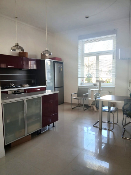 PREDAJ 2,5 IZBOVÝ STAROMESTSKÝ BYT - fotografia 1